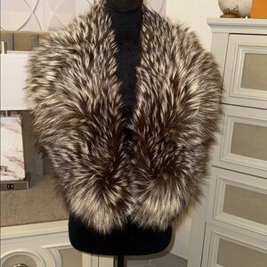 SAGA FOX FUR COLLAR CAPELETTE wrap